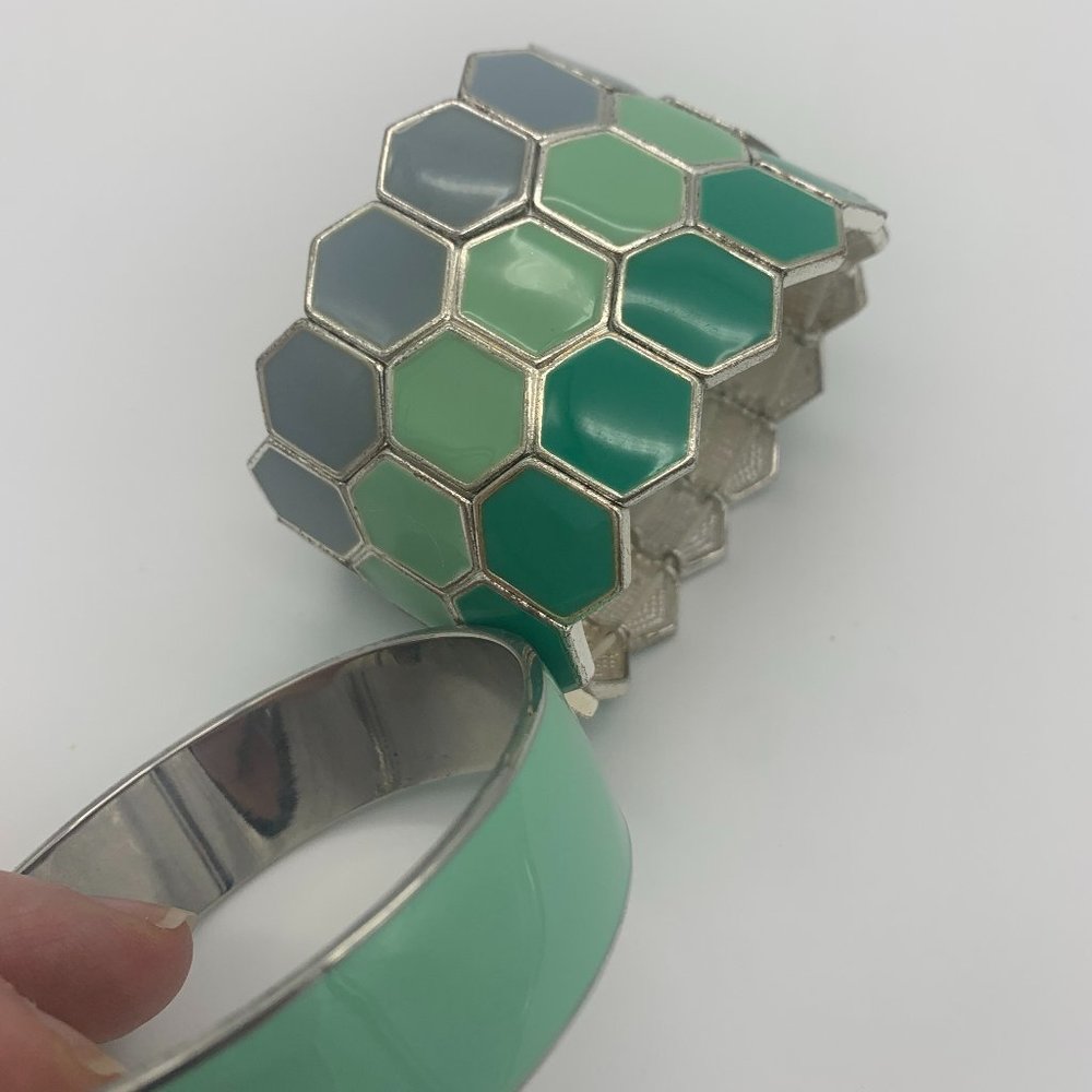 Set of Two Enamel Bracelets Aqua Bangel and Beehive Stretch